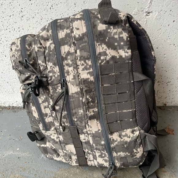 Camouflage Tactical Medical Backpack - Picture 4 of 7